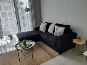 Luxurious, affordable Ellipse apartment